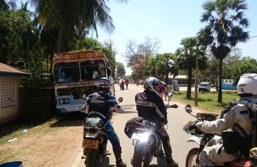 wyjazdy na Sri Lankę motocyklowe, plaże, dżungla i motory